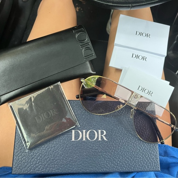 DIOR WOMENS SUNGLASSES                                           NEVER WORN - Picture 3 of 3